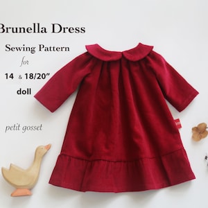 Puede incluir: Un vestido de muñeca de pana roja con cuello Peter Pan y dobladillo con volantes. El vestido está diseñado para muñecas de 35,5 cm y 45,7 cm. La imagen incluye el texto "Brunella Dress Sewing Pattern" y "petit gosset".