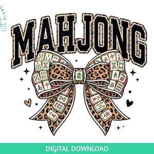 Op de afbeelding: Een digitaal ontwerp met het woord "MAH JONG" in zwarte blokletters met een luipaardprint omtrek. Een luipaardprint strik, versierd met Mahjong-tegels, is gecentreerd onder de tekst. Het ontwerp bevat harten, sterren en de tekst "DIGITAL DOWNLOAD".