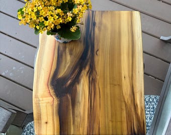 Mesa auxiliar y de centro de madera maciza con borde natural