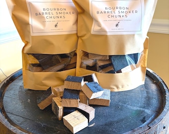 Trozos ahumados en barril de bourbon: roble añejo para barbacoa