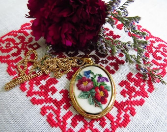 Petit Point Necklace Prestige