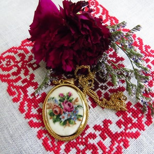 Petit Point Necklace Spring