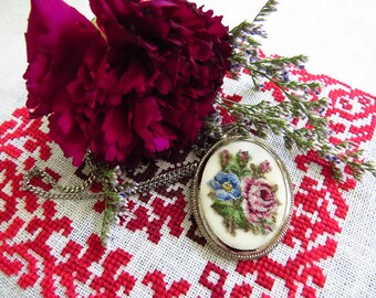 Petit Point Necklace Rose