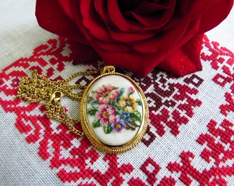 Petit Point Necklace Morning Tenderness