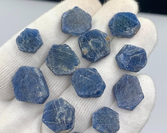 Corindone zaffiro blu: forma pentagonale, marchi di registrazione dall'Africa (296,8 ct)