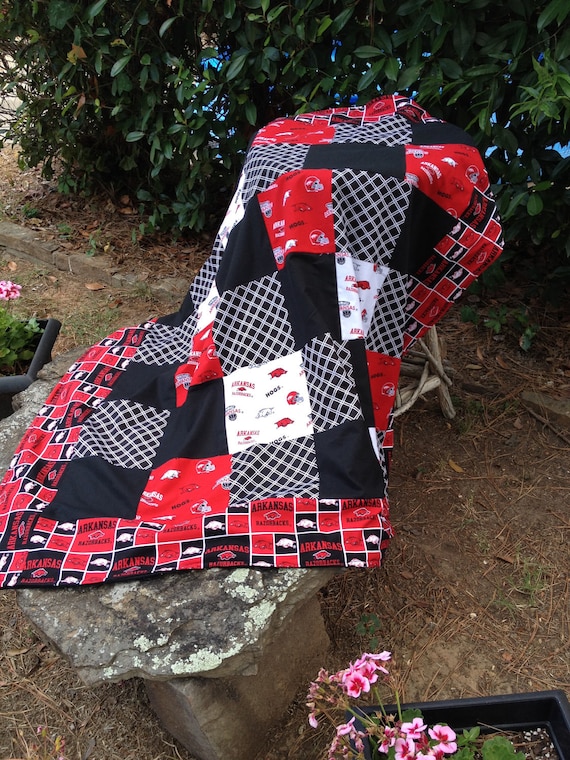 Items similar to Razorback handmade quilt on Etsy