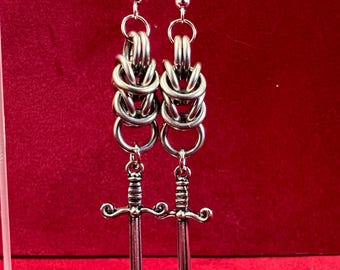 Pendientes de malla de acero inoxidable con forma de daga