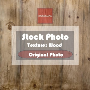 Może przedstawiać: Zbliżenie drewnianej powierzchni z wzorem słojów. Obraz ma prostokątną nakładkę tekstową z napisem "Stock Photo Texture: Wood Original Photo". Mały czerwony kwadrat z białym tekstem znajduje się w prawym górnym rogu.