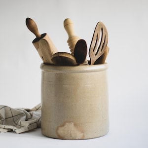 Olla antigua de 2 galones esmaltada con sal para utensilios: cerámica rústica de granja