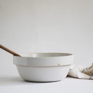 Vintage Western Stoneware Mixing Bowl, Beige Ceramic Crock Bowl, Modern Farmhouse Kitchen Serving Bowl, Wabi Sabi Home Decor Neutral