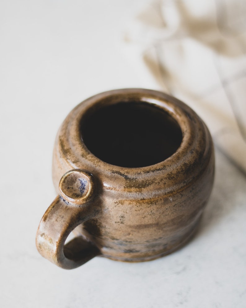 Brown Handmade Ceramic Mug, Organic Modern Farmhouse Decor, Earthy Minimalist Studio Pottery, Wabi Sabi Mug, Brown Coffee Mug, Coffee Gift 画像 3