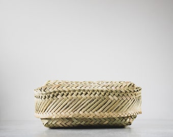 Lidded Asian Grass Basket, Set of 2 Nesting Grass Baskets, Organic Modern Minimalist Decor, Shelf Styling Accessory, Small Storage Basket