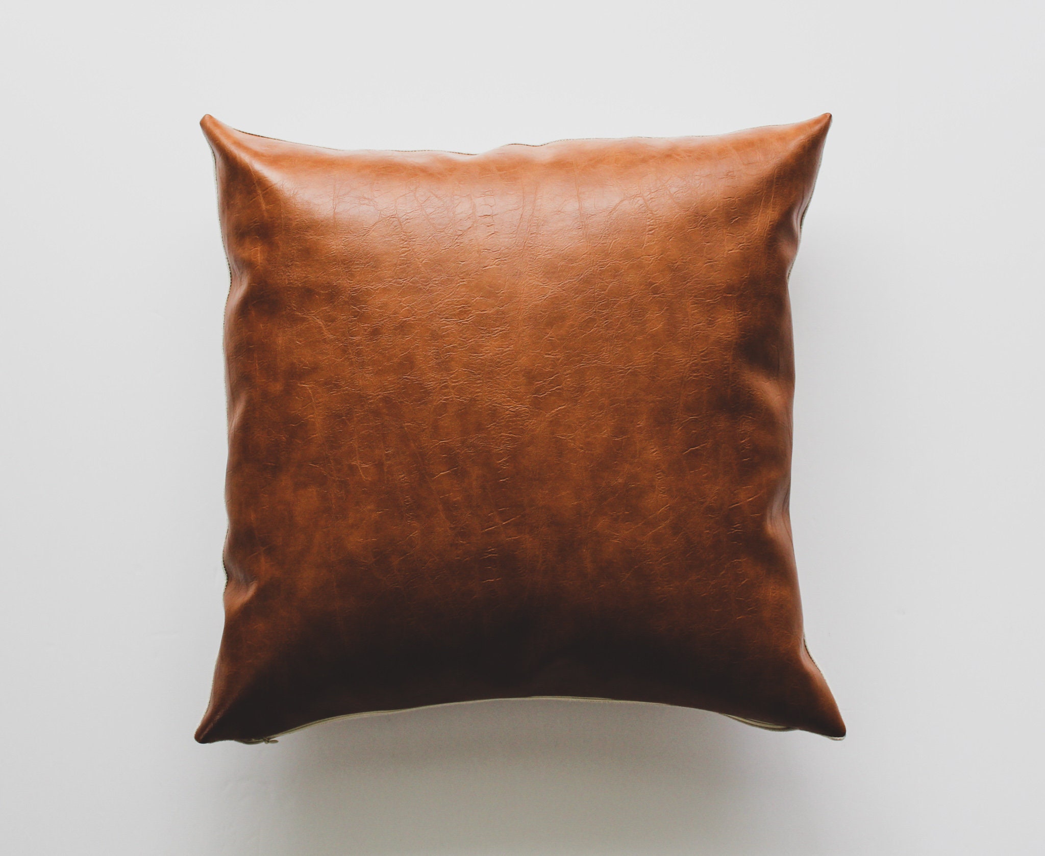 || Diego Housse d'oreiller en Faux Cuir Brun Caramel | Boho Modern Farmhouse Minimalist Throw Pillow