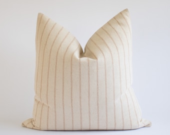 Funda de almohada de rayas de arena, almohada de rayas hmong neutras, fundas de almohada de diseñador, almohadas decorativas naturales, almohada minimalista de cáñamo