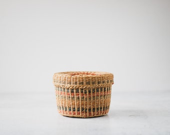 Small Colorful Lidded Sea Grass Basket, Organic Modern Natural Decor, Shelf Styling Accessory, Small Storage Basket for Shelf Decor