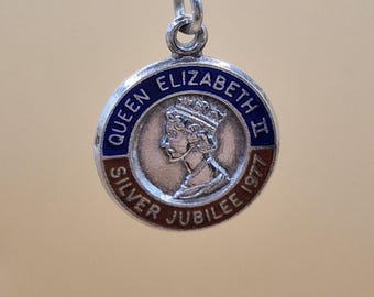 Dije del Jubileo de Plata de 1977: Medalla QEII de esmalte en plata esterlina