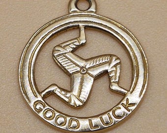 Dije vintage de oro de 9 quilates de la Isla de Man: Amuleto Triskelion de la Buena Suerte