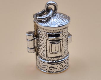Dije de buzón de plata vintage con apertura, cartero en su interior, colgante de buzón, recuerdo de Royal Mail