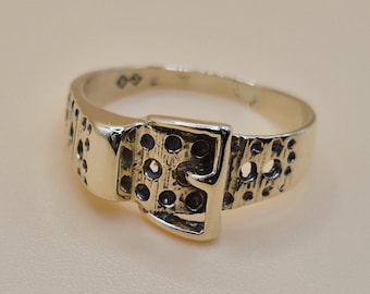 Anillo vintage con hebilla de oro de 9 quilates: banda perforada, joyería unisex de los años 70, talla P del Reino Unido