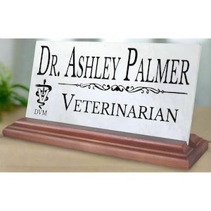 Personalized Veterinarian Marble Desk Name Plate: Vet Office Decor