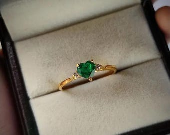 Heart Cut Green Emerald Ring – 925 Sterling Silver Promise Ring – May Birthstone Engagement or Proposal Ring – Romantic Gift for Her