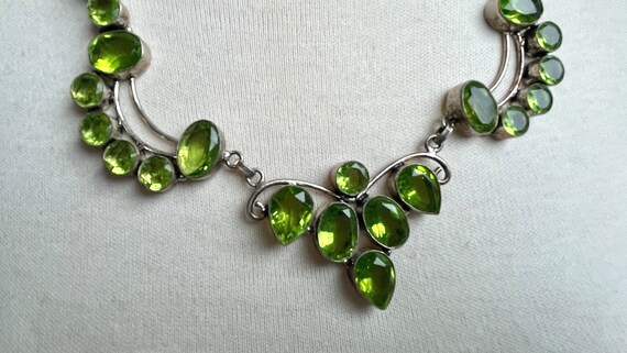 Stunning Vintage Silver and Peridot Colored Glass… - image 8