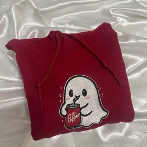 Ghost Pepper Besticktes Sweatshirt, Gestickter süßer Geist, Soda Sweatshirt, Süßer Geist Sweatshirt, Halloween Rundhalsausschnitt, Halloween Shirt