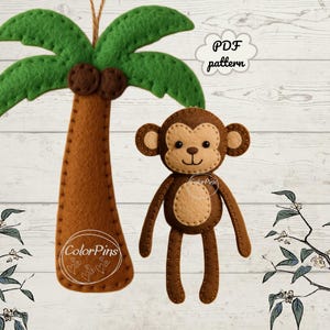 Può includere: Ornamenti in feltro a forma di scimmia e palma. La scimmia è marrone con viso e orecchie color beige. La palma è marrone con foglie verdi e due noci di cocco marroni. Il testo "PDF pattern" è in una nuvola.