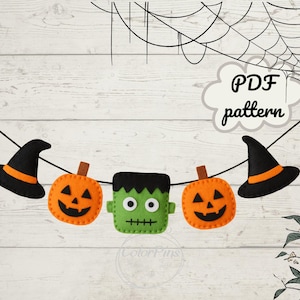 Peut inclure: Une guirlande en feutre sur le thème d'Halloween avec un chapeau de sorcière, des citrouilles et le monstre de Frankenstein. La guirlande est suspendue à une ficelle noire sur un fond en bois blanc. Le texte "PDF pattern" est dans une bulle.