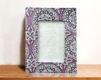 Cornice portafoto rivestita in tessuto fatta a mano 6x4 / Decorazione da tavolo ecologica realizzata in India