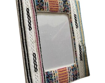 Cornice per foto con perline fatta a mano / Elegante cornice per foto 6x8. Realizzata in India