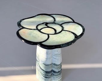 Mesa auxiliar artesanal de camelia, ónix verde natural y mármol / Sala de estar de lujo / Hogar artístico único