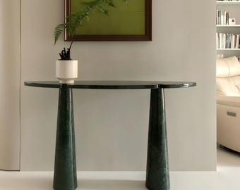 Consola de mármol travertino natural/verde, rojo y marrón hecha a mano con pedestal curvo.
