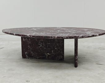 Handgefertigter ovaler Couchtisch aus natürlichem rotem Rosso Lepanto-Marmor für das luxuriöse Wohnzimmer