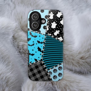 Funda para teléfono Kawaii Pastel Goth: Diseño de patchwork espeluznante en azul bebé