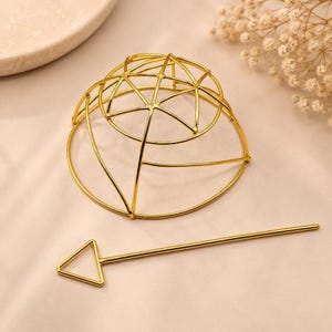 Haarknotenkäfig aus Messing, geometrisches Design in Goldoptik mit passendem Stab