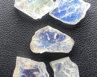 25 Carat Natural Moonstone Gemstone: Vibrant rainbow colour , African Origin