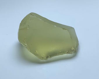 Cuarzo limón natural de 49 quilates, amarillo vibrante, de origen africano.