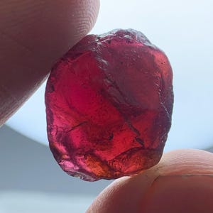 Rhodolite Garnet Rough Stone: 27 ct Natural Red Gemstone