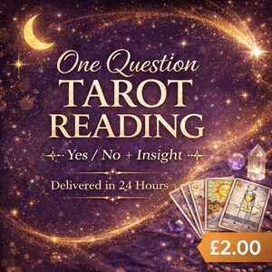 Könnte beinhalten: Digitales Grafikdesign für einen Tarot-Leseservice. Das Bild zeigt einen Halbmond, Sterne und ein wirbelndes goldenes Design vor einem lila Hintergrund. Der Text lautet "One Question Tarot Reading" mit "Yes/No + Insight" und "Delivered in 24 Hours". Tarotkarten sind abgebildet.