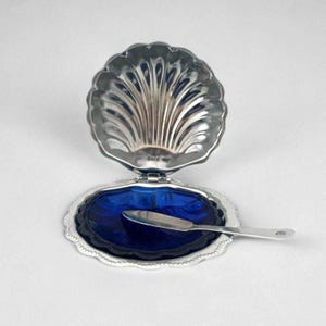 Burriera vintage in argento placcato a forma di conchiglia con inserto in vetro