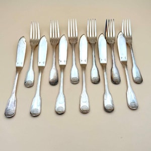 Christofle Frankreich Fischbesteck, 12-teilig | 6 Fischmesser, 6 Fischgabeln | Muschelmuster, versilbert | Vintage