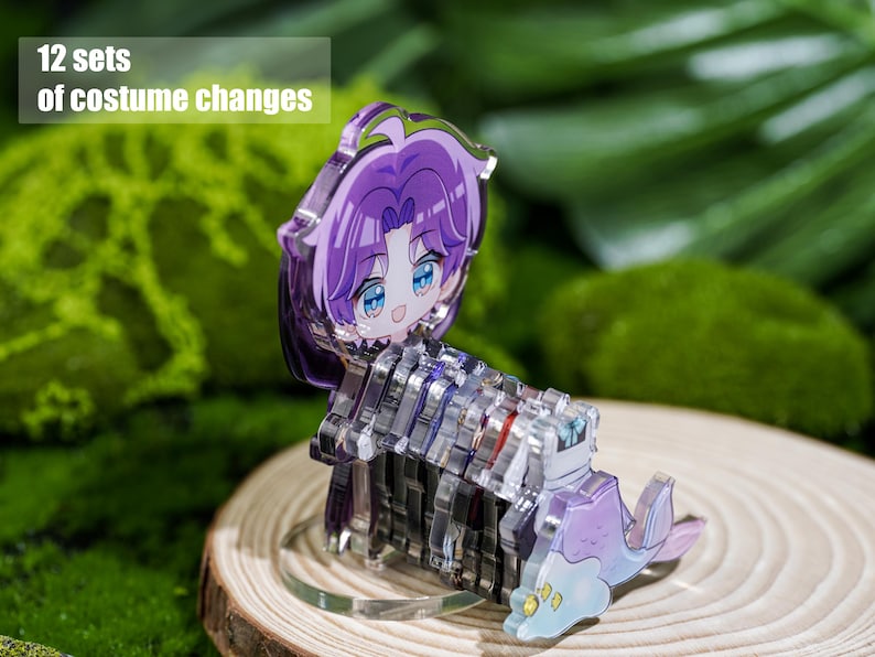 Peut inclure: Une figurine transparente en acrylique repr&eacute;sentant un personnage d'anime aux cheveux violets et aux yeux bleus. La figurine est assembl&eacute;e &agrave; partir de plusieurs pi&egrave;ces et pr&eacute;sente un design fantaisiste. Le texte de l'image indique "12 sets of costume changes".