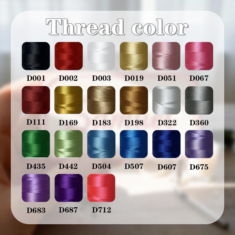 Pu&ograve; includere: Una tabella colori che mostra vari colori di filo, ciascuno con un codice univoco. La tabella include una gamma di tonalit&agrave;, dal nero e rosso all'oro, al blu e al viola. Il testo "Thread color" &egrave; in alto.