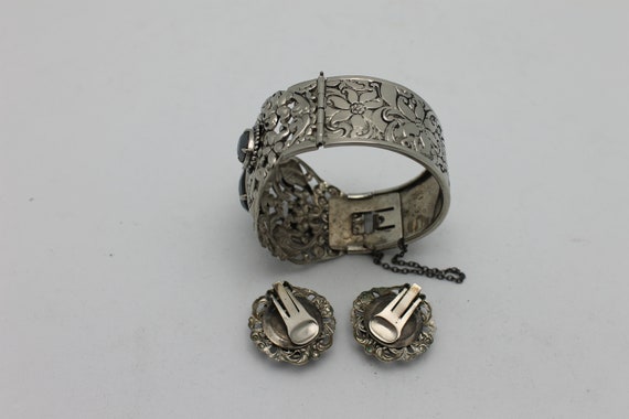 Vintage Cuff Bracelet Clip Earring Set Silver Met… - image 6