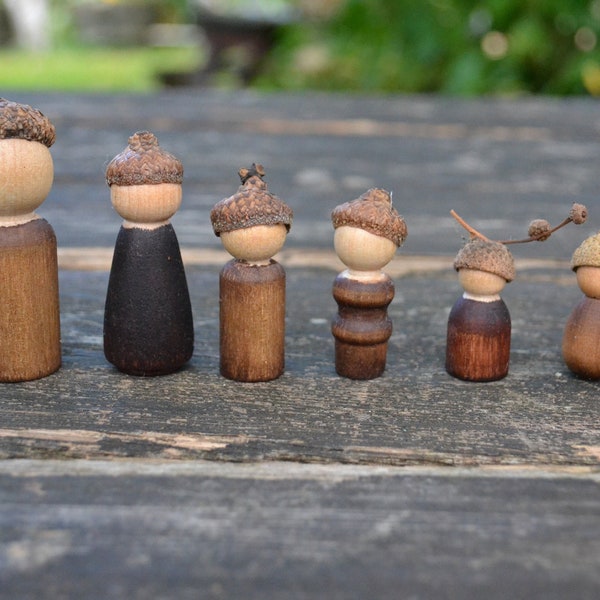 Muñecas de clavija de bellota, todas las familias de diferentes tamaños, únicas, otoño, otoño, inspiradas en Waldorf, juguetes hechos a mano, juguetes de viaje, regalo, relleno de media