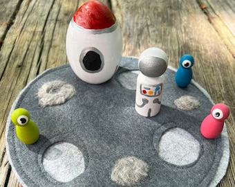 Space play mat, space exploration, aliens, astronauts, rocket, handmade felt, Waldorf inspired, peg dolls, toy, solar system, NASA, learning