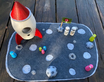 Big Space Play mat, with lots of accessories, space exploration, aliens, astronauts, rocket, handmade felt, Waldorf inspired, peg dolls, toy