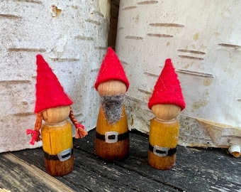 Gnome Family: peg doll Family, Waldorf inspired, handmade, peg doll gnome, winter gnome, gnome children, gnome with beard, gift, kids toy