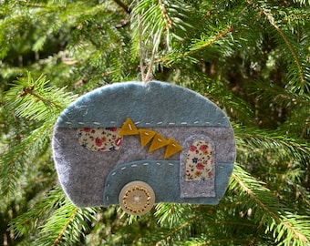 Camper Ornaments, airstreams, Christmas tree decoration, vintage, gift topper, perfect small gift, decorations, felt, handmade, on the road
